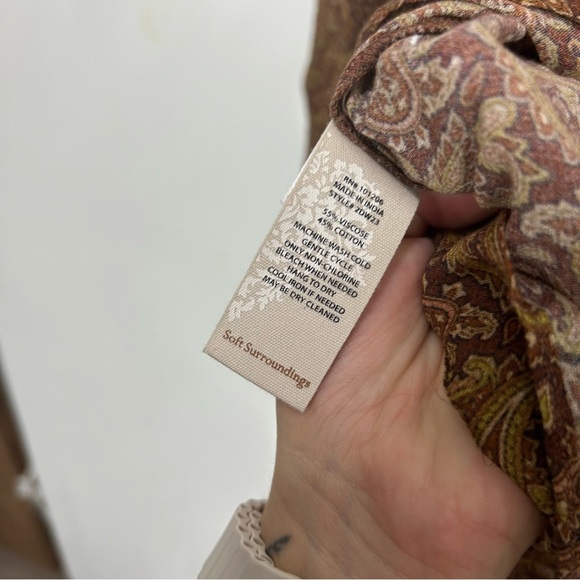 SOFT SURROUNDINGS brown paisley print button up blouse Z2 - Picture 7 of 7